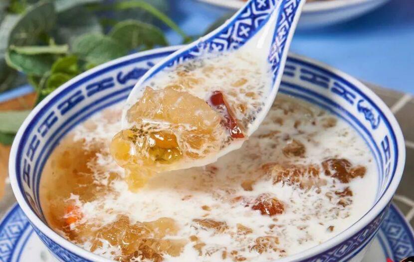 桃胶雪燕皂角炖牛奶！！坚持喝皮肤真的会变好